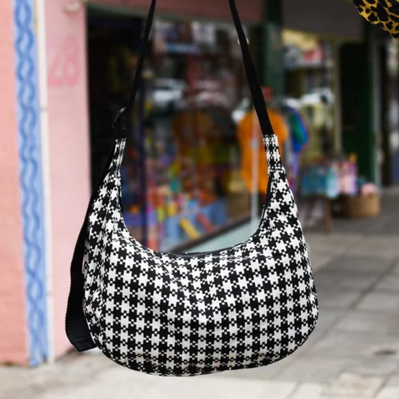 NWT BAGGU Crescent Bag Medium Black & White Pixel Gingham - Picture 2 of 7